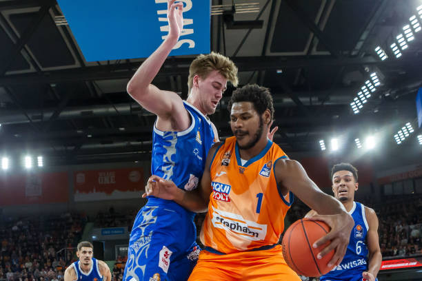 而且在教练 而且在教练