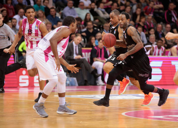 总冠军争夺 总冠军争夺