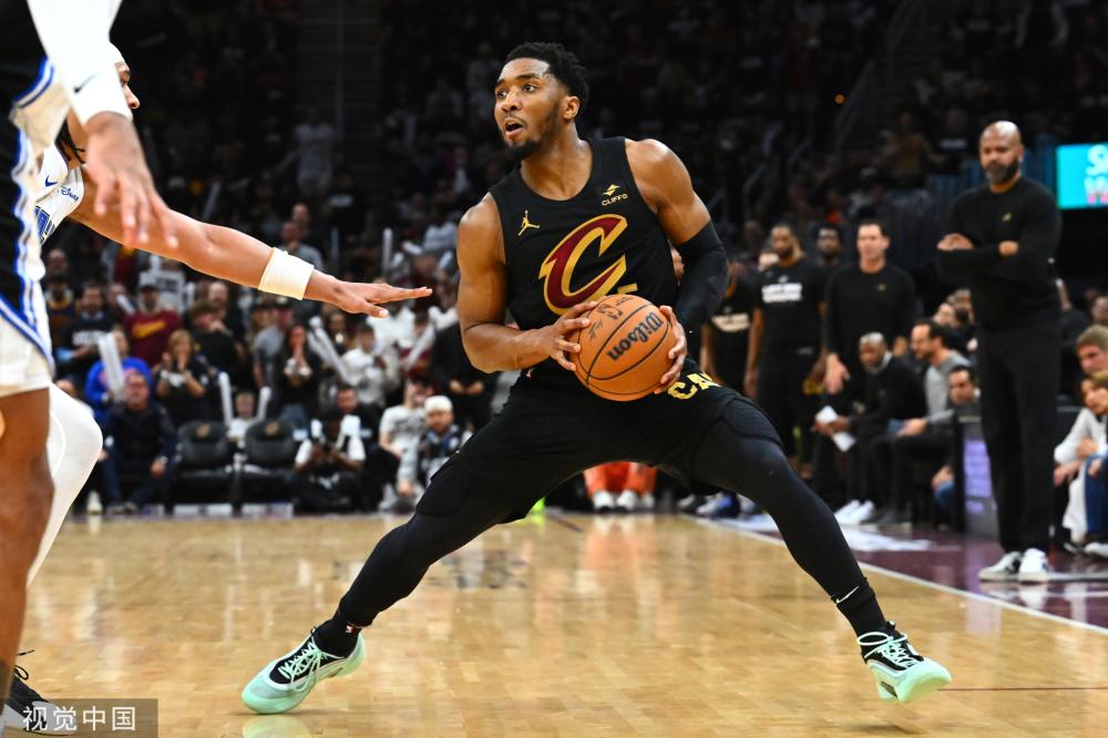 通过积极的 通过积极的