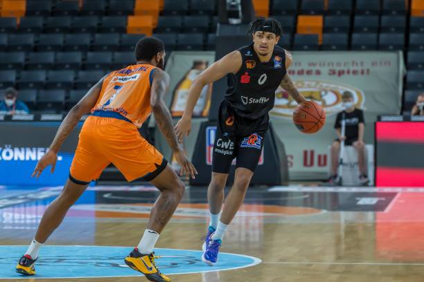 区牵制与马 区牵制与马